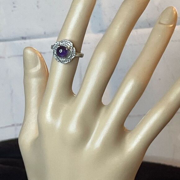 African Amethyst Floral Pure Stainless Steel Ring Size 6
NWT - Picture 9 of 11